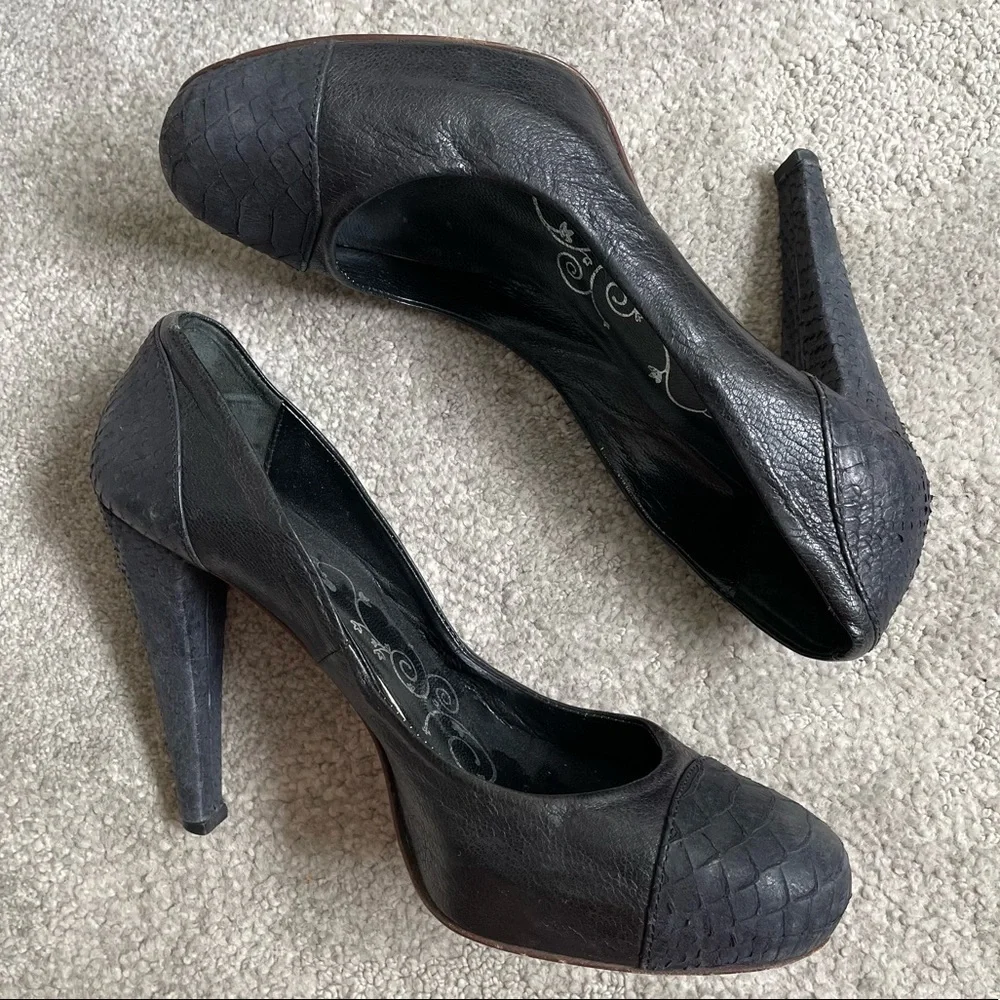 Tibi New York Black Snake Embossed Leather Round Toe  Hidden Platform Pumps 36.5